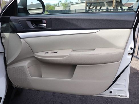 Used 2011 Subaru Outback 2.5i Premium image 15
