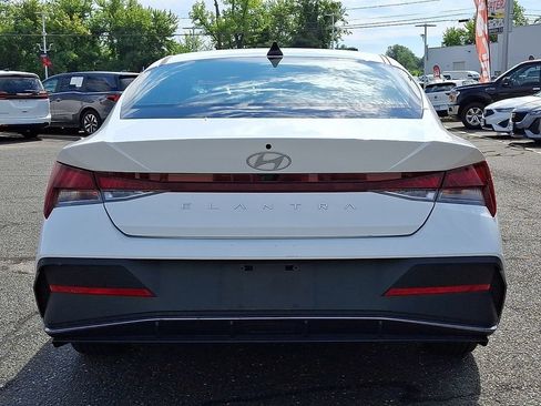 Used 2024 Hyundai Elantra SEL FWD image 5
