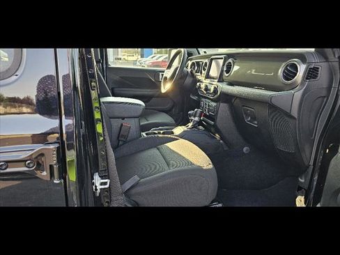 Used 2023 Jeep Wrangler Sahara image 10