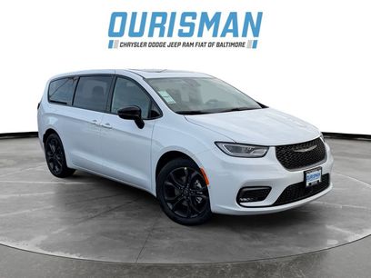 New 2026 Chrysler Pacifica Select