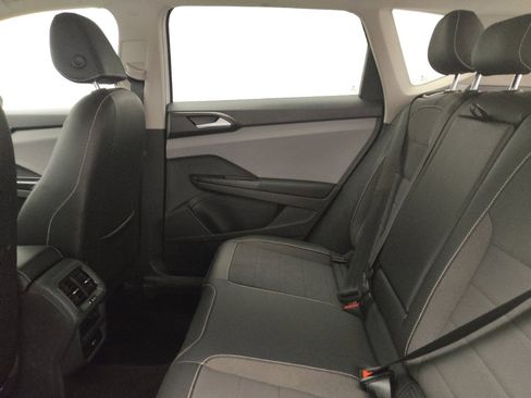 Used 2023 Volkswagen Taos SE image 18