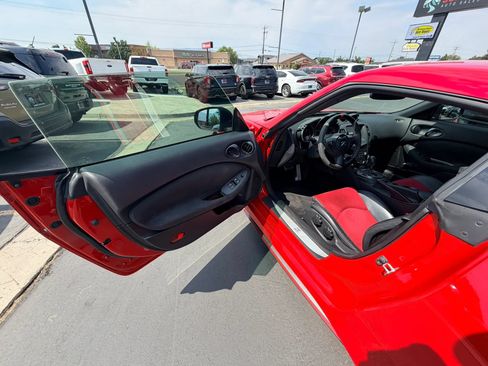 Used 2017 Nissan 370Z NISMO RWD image 9