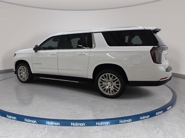 Used 2025 Chevrolet Suburban LT w/ Comfort Package AWD/4WD image 8