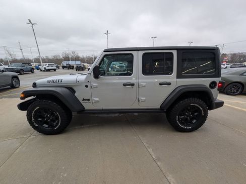 Used 2022 Jeep Wrangler Unlimited Willys image 7