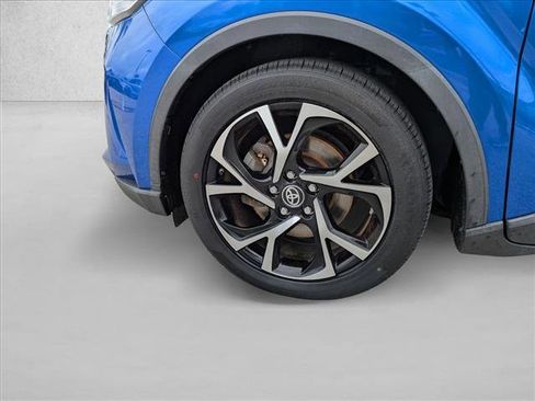 Certified 2020 Toyota C-HR XLE image 22