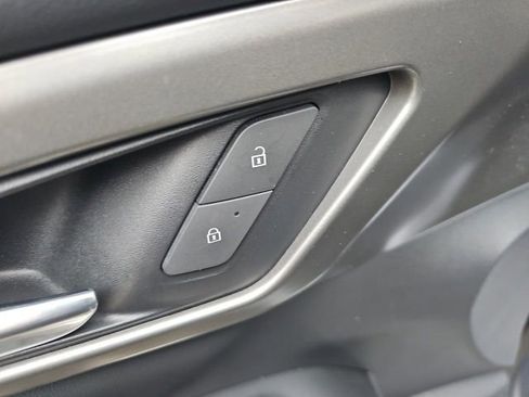 Used 2024 Chevrolet Traverse LT image 37