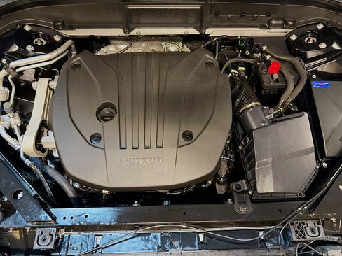 Used 2025 Volvo XC60 B5 Plus image 34