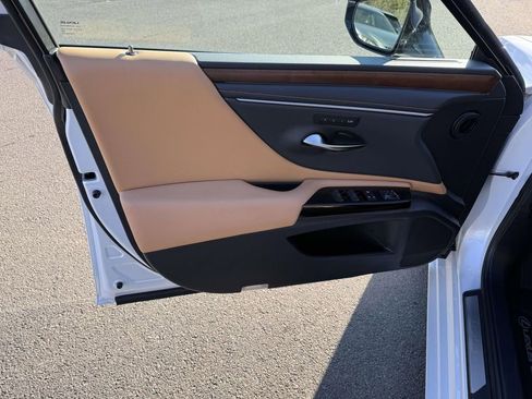 Used 2025 Lexus ES 350 Premium image 13