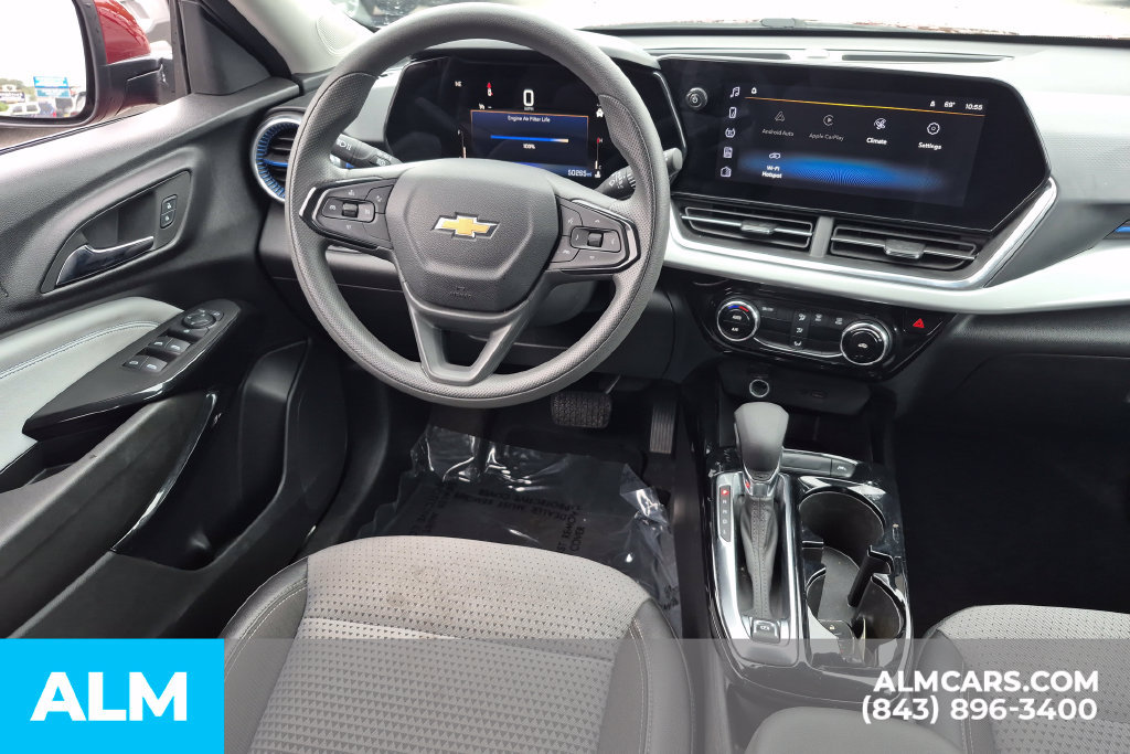 Used 2025 Chevrolet Trax LT FWD image 24