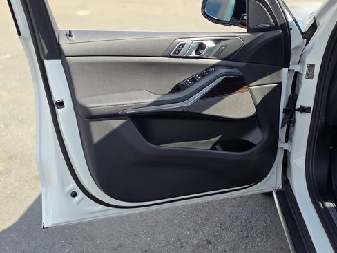 Used 2021 BMW X5 xDrive40i w/ Premium Package image 26