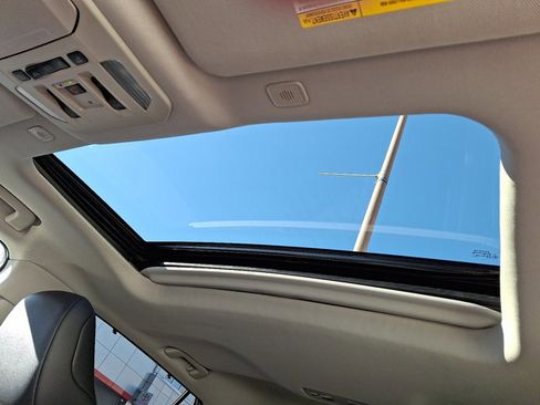 Used 2025 Toyota Highlander XLE image 14