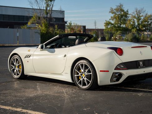 Used 2014 Ferrari California image 18