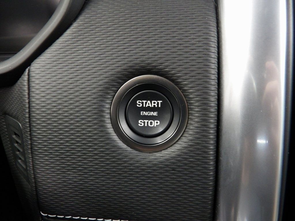Used 2024 Land Rover Discovery Dynamic SE AWD/4WD image 43