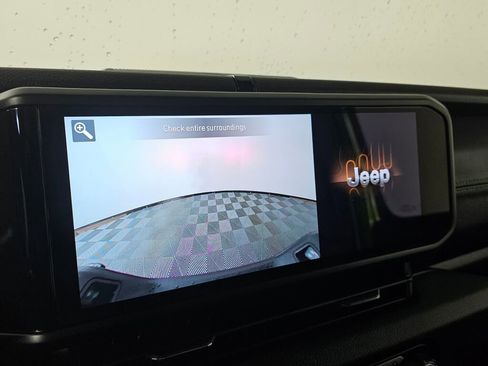 Used 2025 Jeep Gladiator Sport image 27