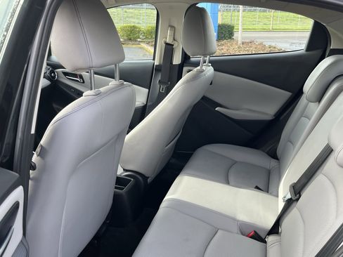 Used 2020 Toyota Yaris XLE image 13