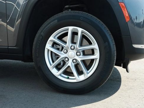 Certified 2023 Jeep Grand Cherokee L Laredo RWD image 5