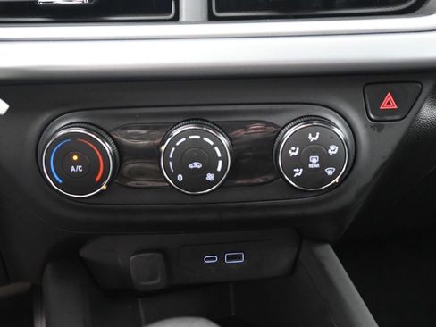 Used 2025 Chevrolet Trax LS image 30