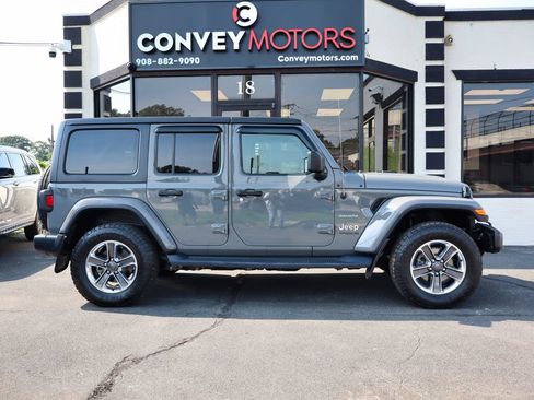 Used 2018 Jeep Wrangler Unlimited Sahara AWD/4WD image 5
