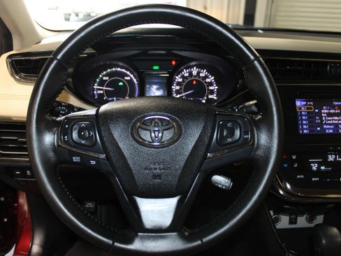 Used 2014 Toyota Avalon XLE Touring FWD image 10