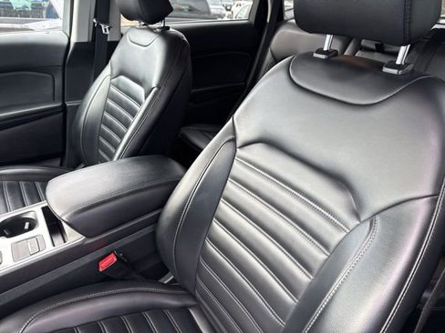 Used 2024 Ford Edge SEL image 10