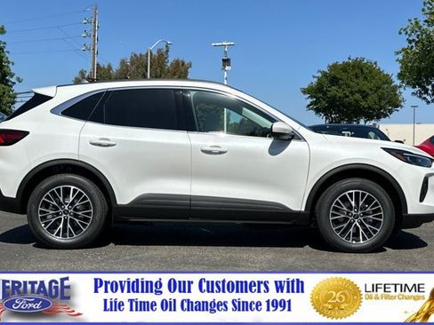 New 2025 Ford Escape SE w/ PHEV Premium Package FWD image 3