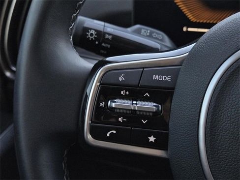 Certified 2025 Kia Sorento S w/ Panoramic Sunroof Package image 25