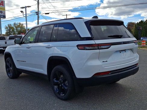 New 2025 Jeep Grand Cherokee Altitude image 3