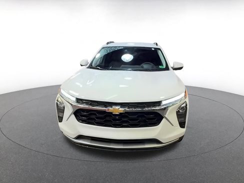 Used 2025 Chevrolet Trax LT image 4