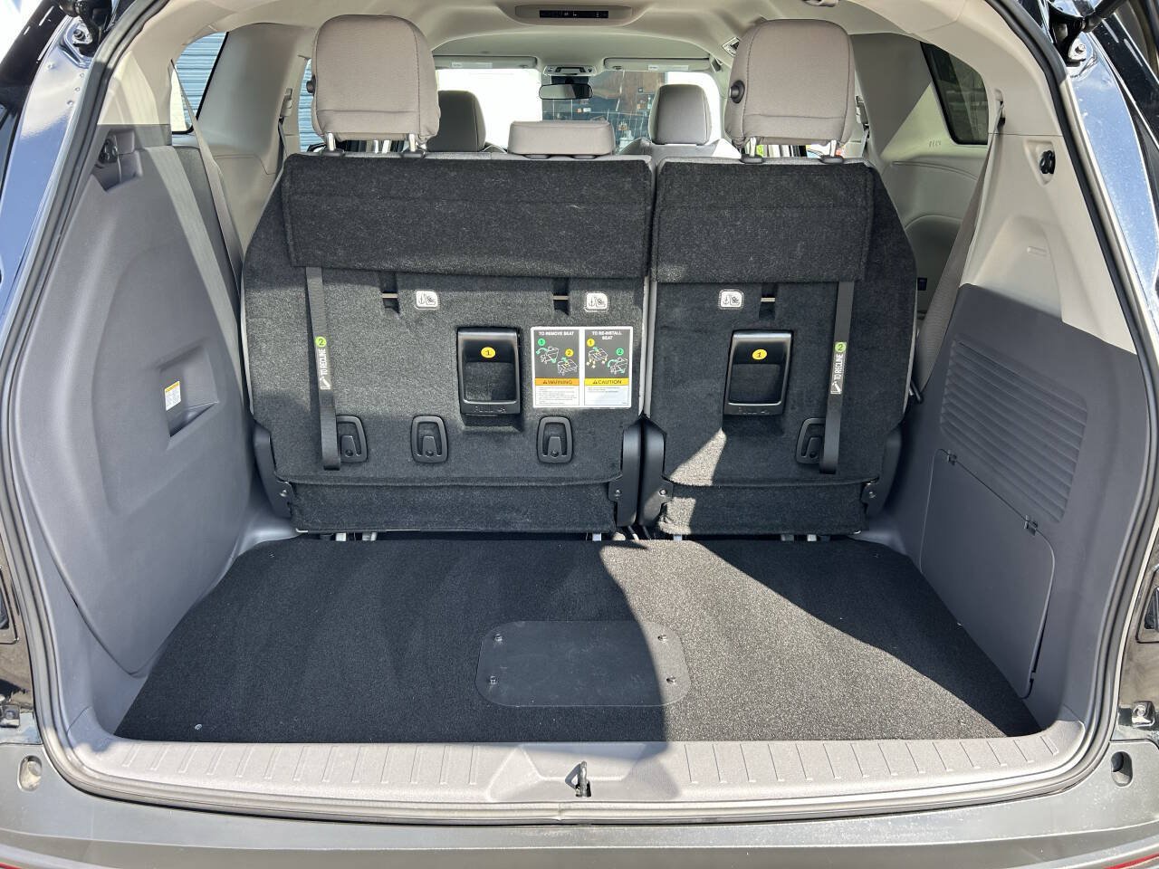 Used 2024 Toyota Sienna LE FWD image 9