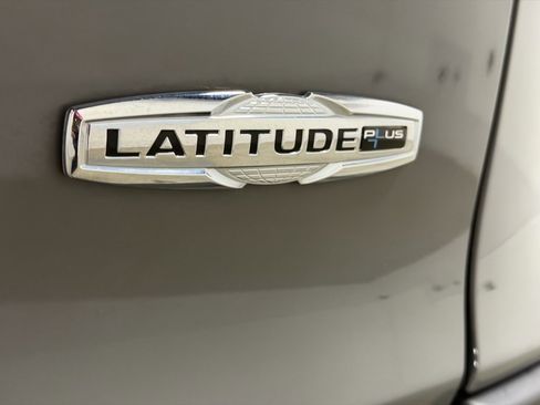 Used 2019 Jeep Cherokee Latitude Plus image 24