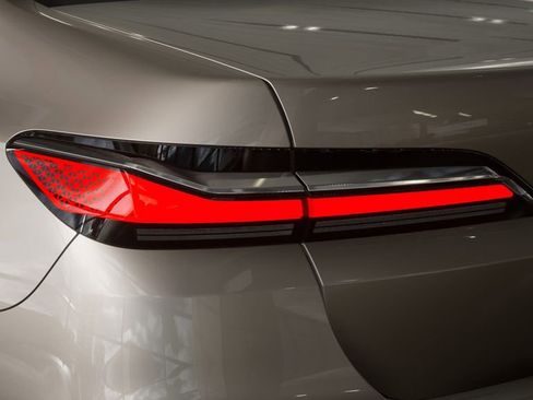 Used 2026 BMW 740i image 35