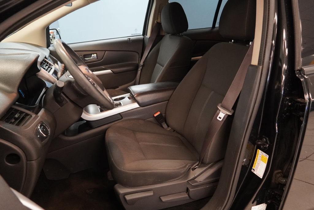Used 2014 Ford Edge SE FWD image 3