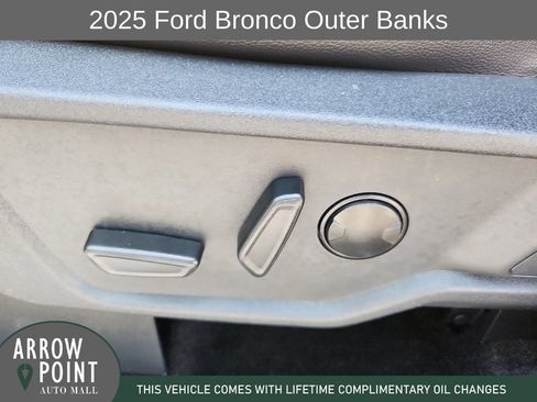 Used 2025 Ford Bronco Outer Banks AWD/4WD image 22