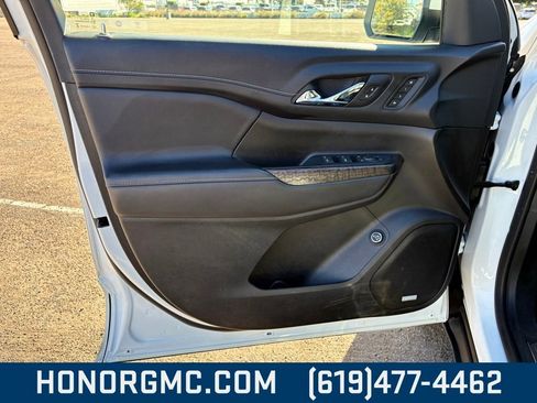 Used 2023 GMC Acadia Denali image 14