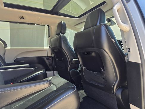 Used 2018 Chrysler Pacifica Limited FWD image 49