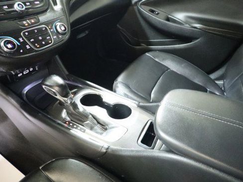 Used 2021 Chevrolet Malibu LT w/ Leather Package image 17