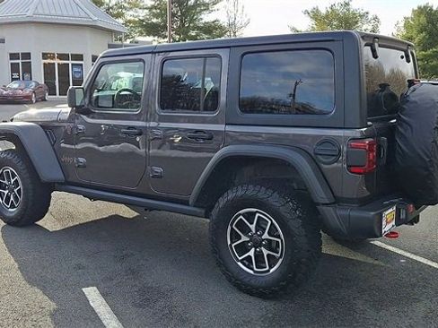 Used 2025 Jeep Wrangler Unlimited Rubicon w/ Technology Group image 6