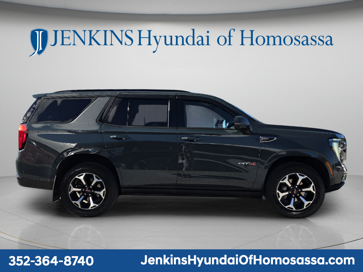 Used 2025 GMC Yukon AT4 w/ AT4 Premium Package AWD/4WD image 3