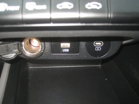 Used 2024 Hyundai Elantra SEL FWD image 16