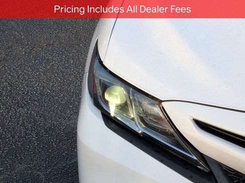 Certified 2018 Toyota Camry SE FWD image 11