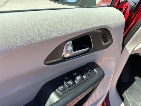 Used 2024 Chrysler Pacifica Touring-L FWD image 54