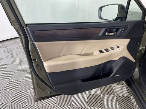 Used 2019 Subaru Outback 3.6R Limited AWD/4WD image 12