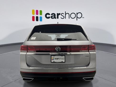 Used 2024 Volkswagen Atlas SEL AWD/4WD image 4