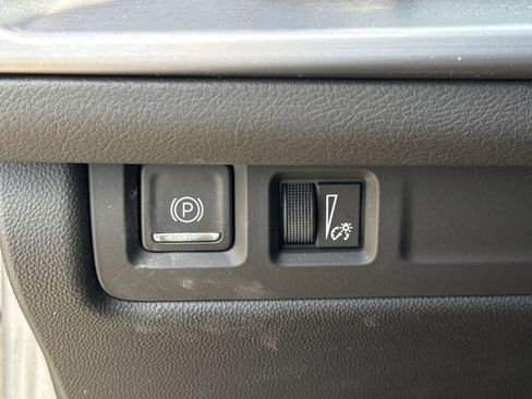 Used 2024 Cadillac XT4 Luxury w/ Cold Weather Package FWD image 22