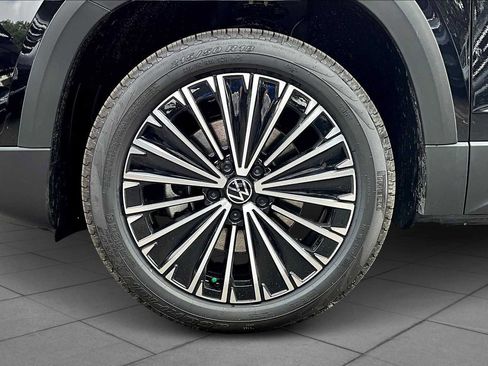 New 2025 Volkswagen Taos SE FWD image 11