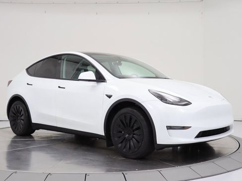 Used 2024 Tesla Model Y Long Range image 7