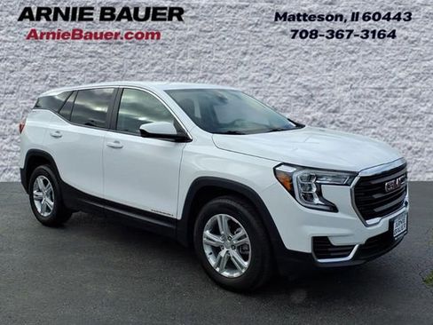 Used 2024 GMC Terrain SLE FWD image 1