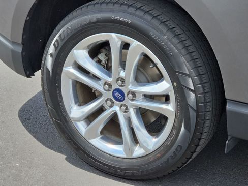 Used 2018 Ford Edge Titanium w/ Technology Package AWD/4WD image 11