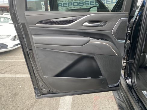 Used 2021 Cadillac Escalade ESV Sport AWD/4WD image 17