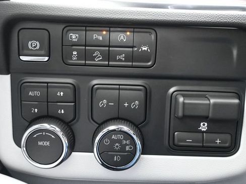 Used 2025 Chevrolet Tahoe Premier w/ Sun And Tow Package AWD/4WD image 27